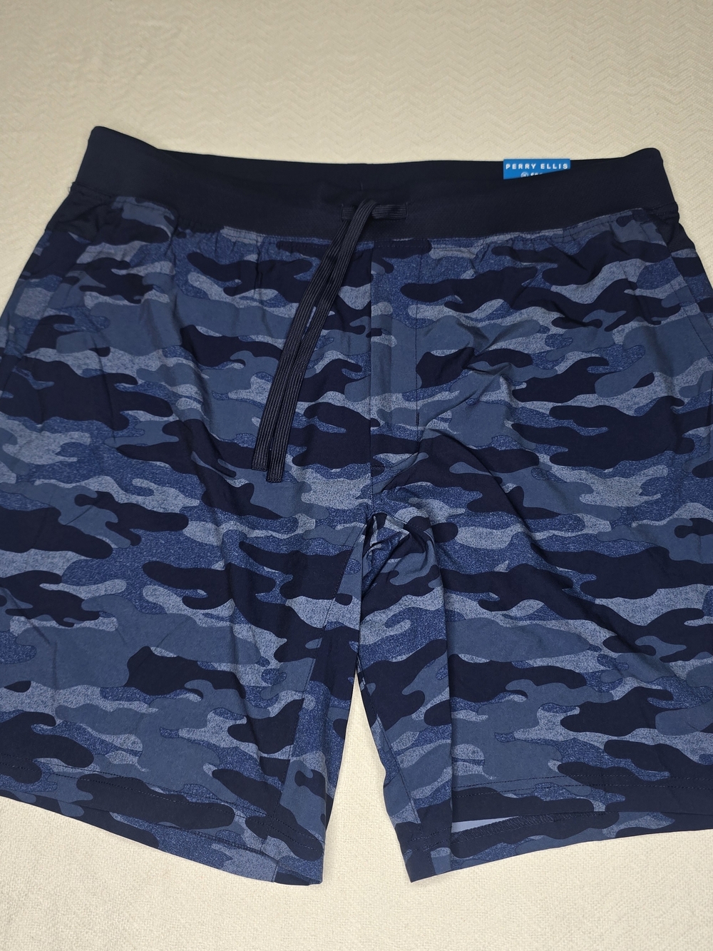Perry Ellis Sport Men’s XL Blue Camo Performance Shorts NWT